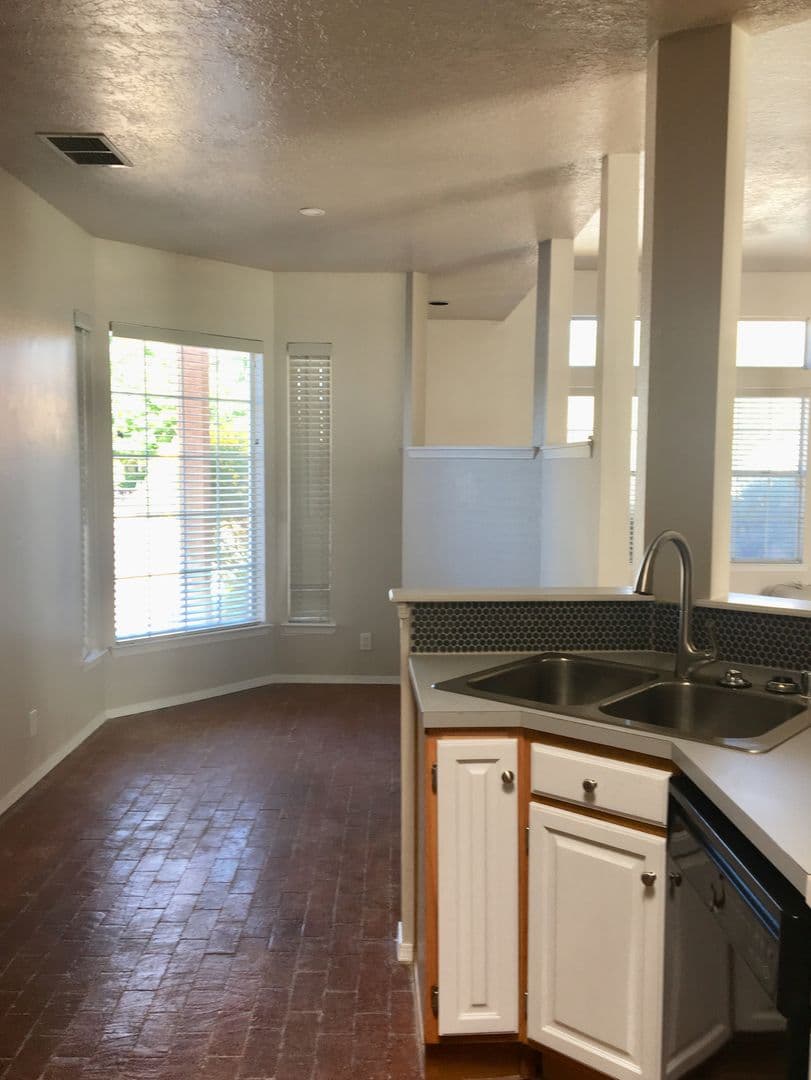 Albuquerque House: 2444 Plaza Vizcaya NW