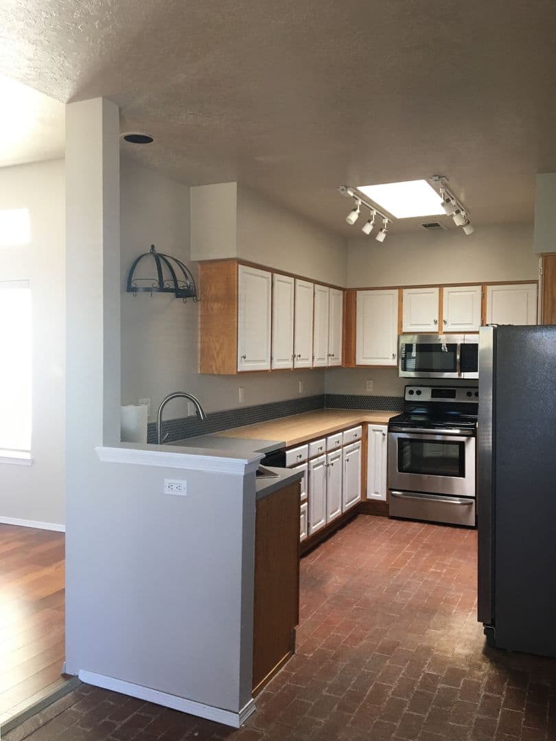 Albuquerque House: 2444 Plaza Vizcaya NW