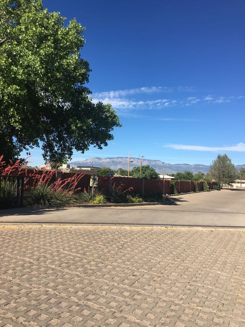 Albuquerque House: 2444 Plaza Vizcaya NW