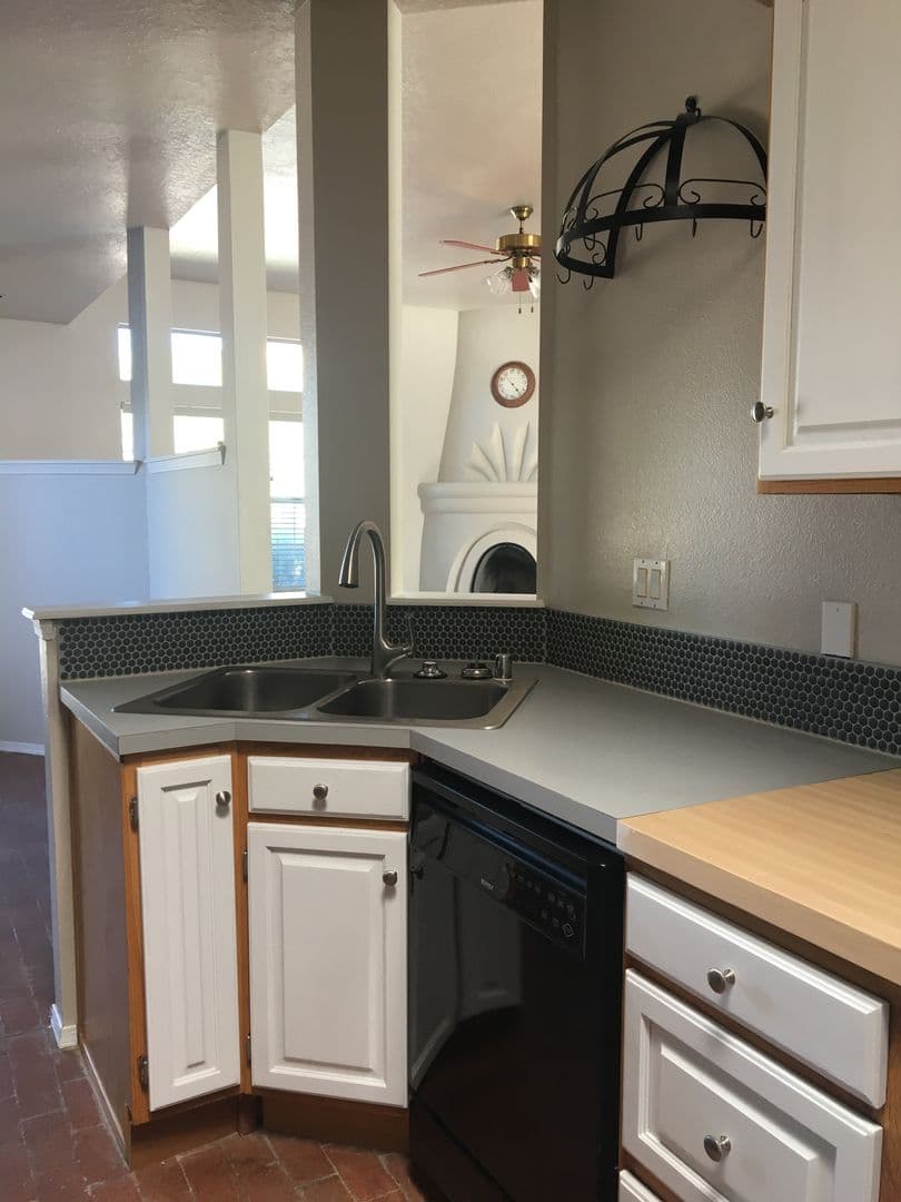 Albuquerque House: 2444 Plaza Vizcaya NW