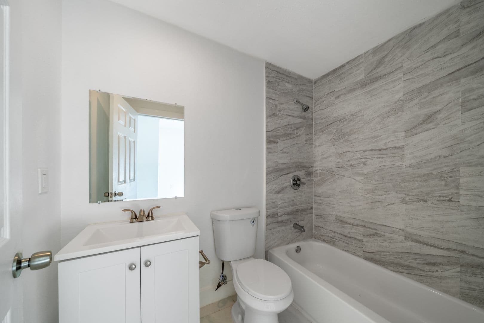 Miami Apartment: 75 Glen Royal Parkway