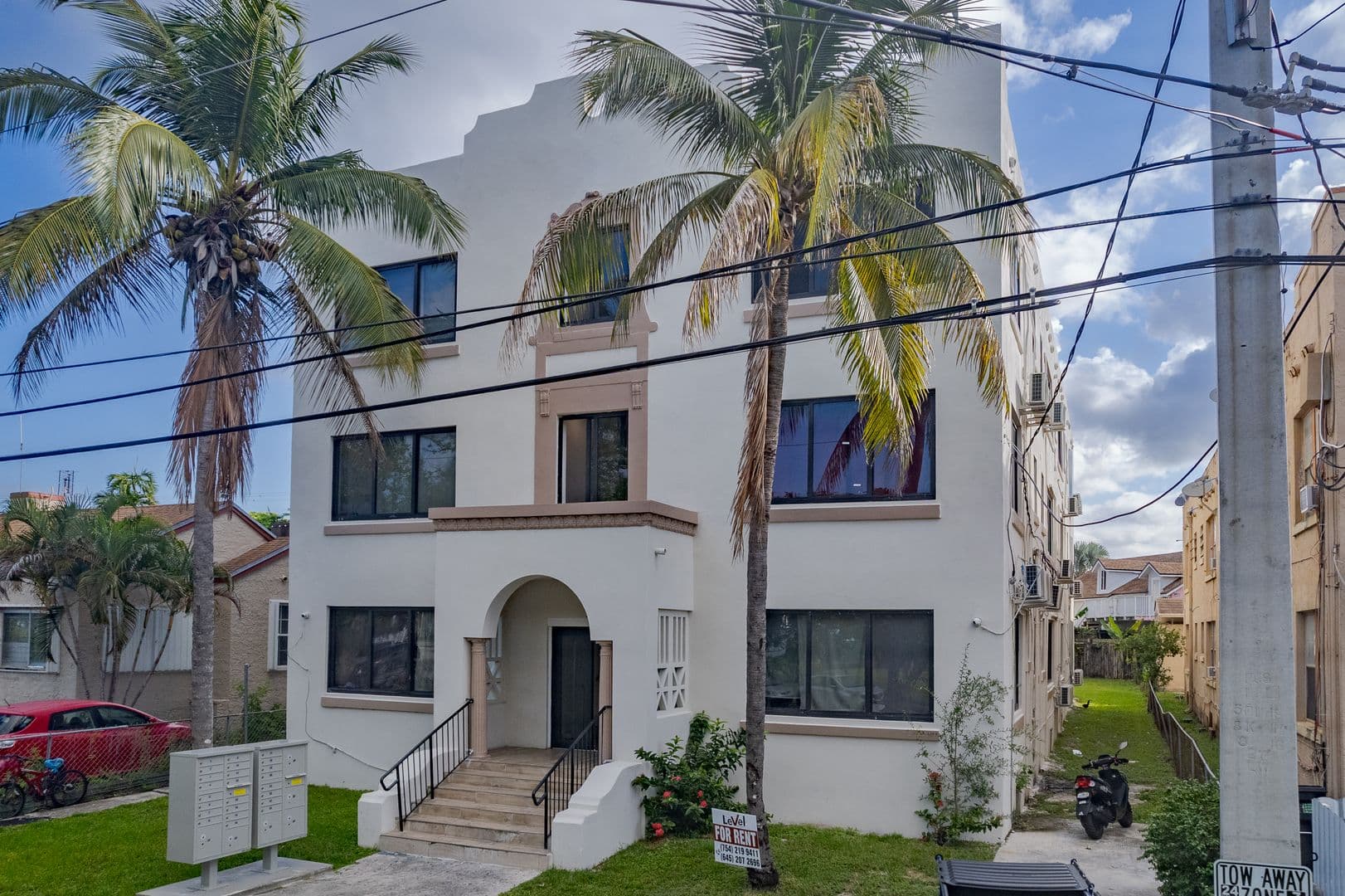 Miami Apartment: 75 Glen Royal Parkway