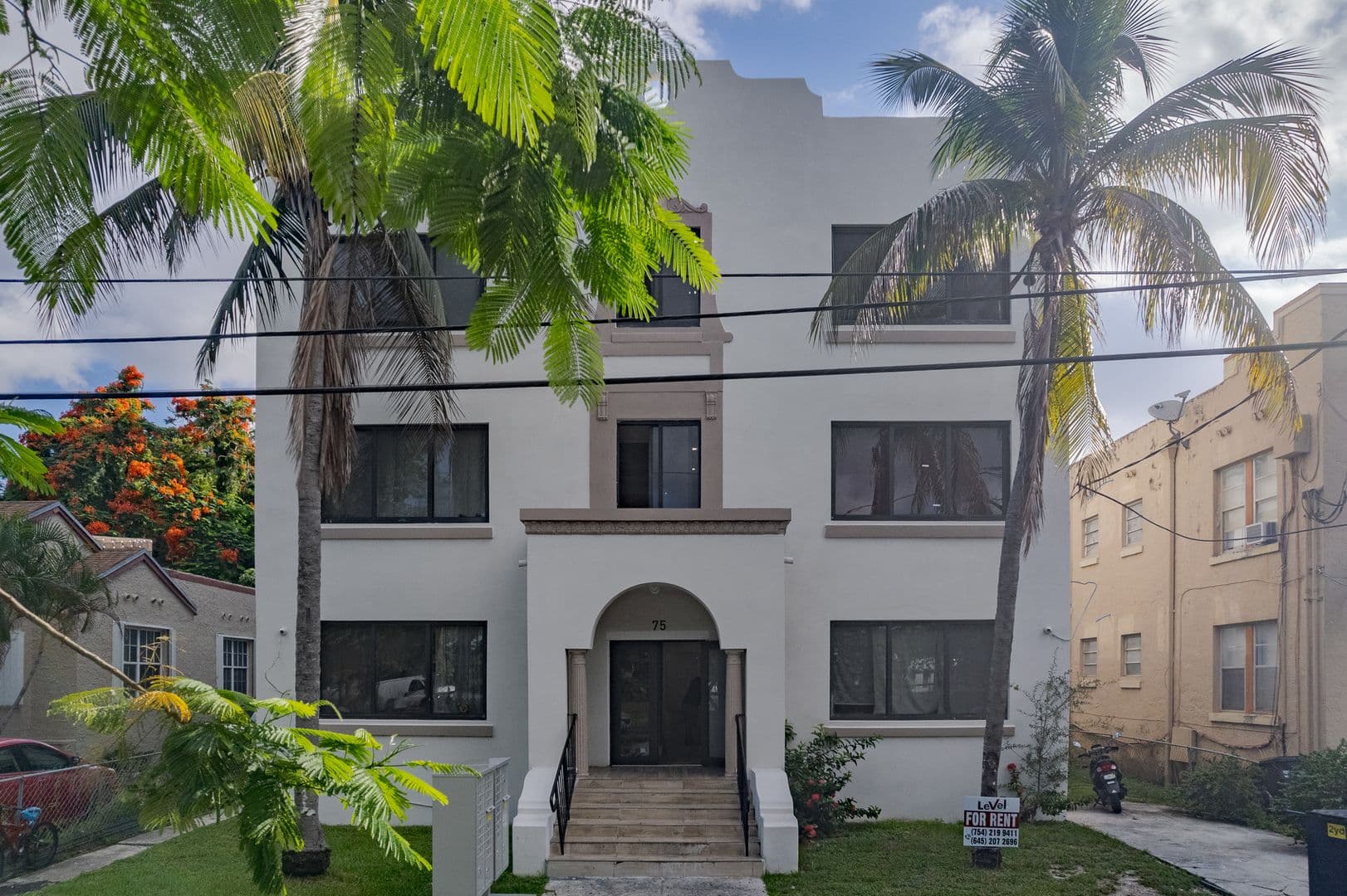Miami Apartment: 75 Glen Royal Parkway