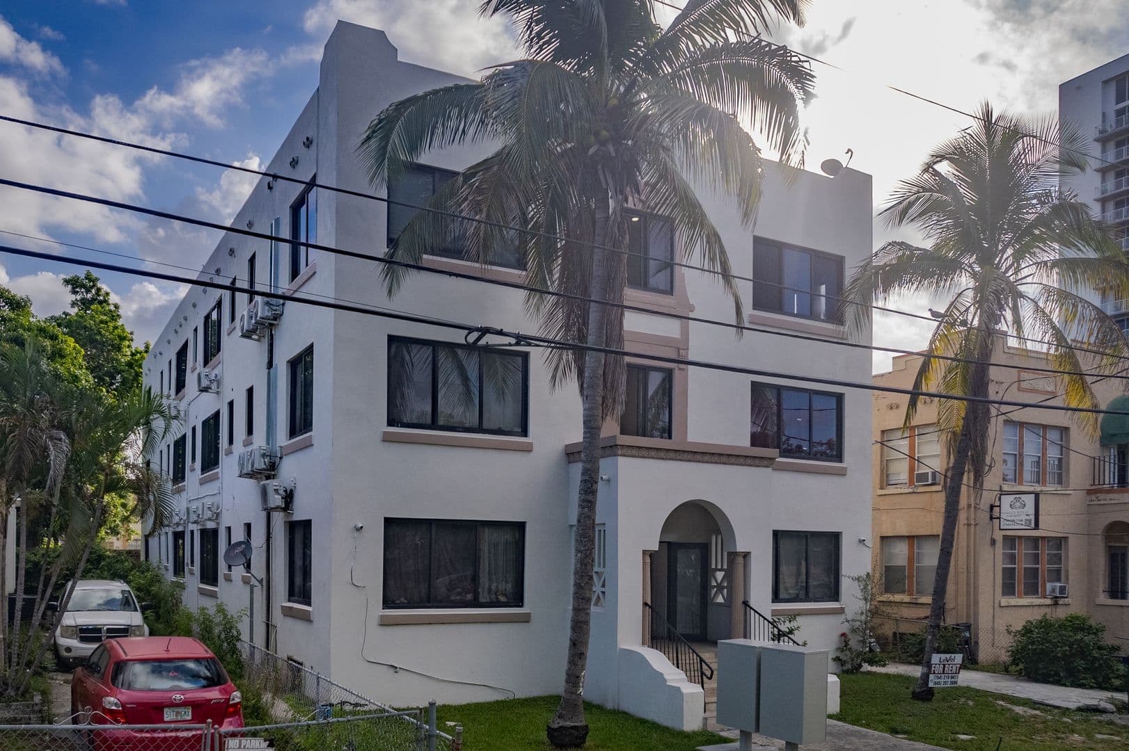 Miami Apartment: 75 Glen Royal Parkway