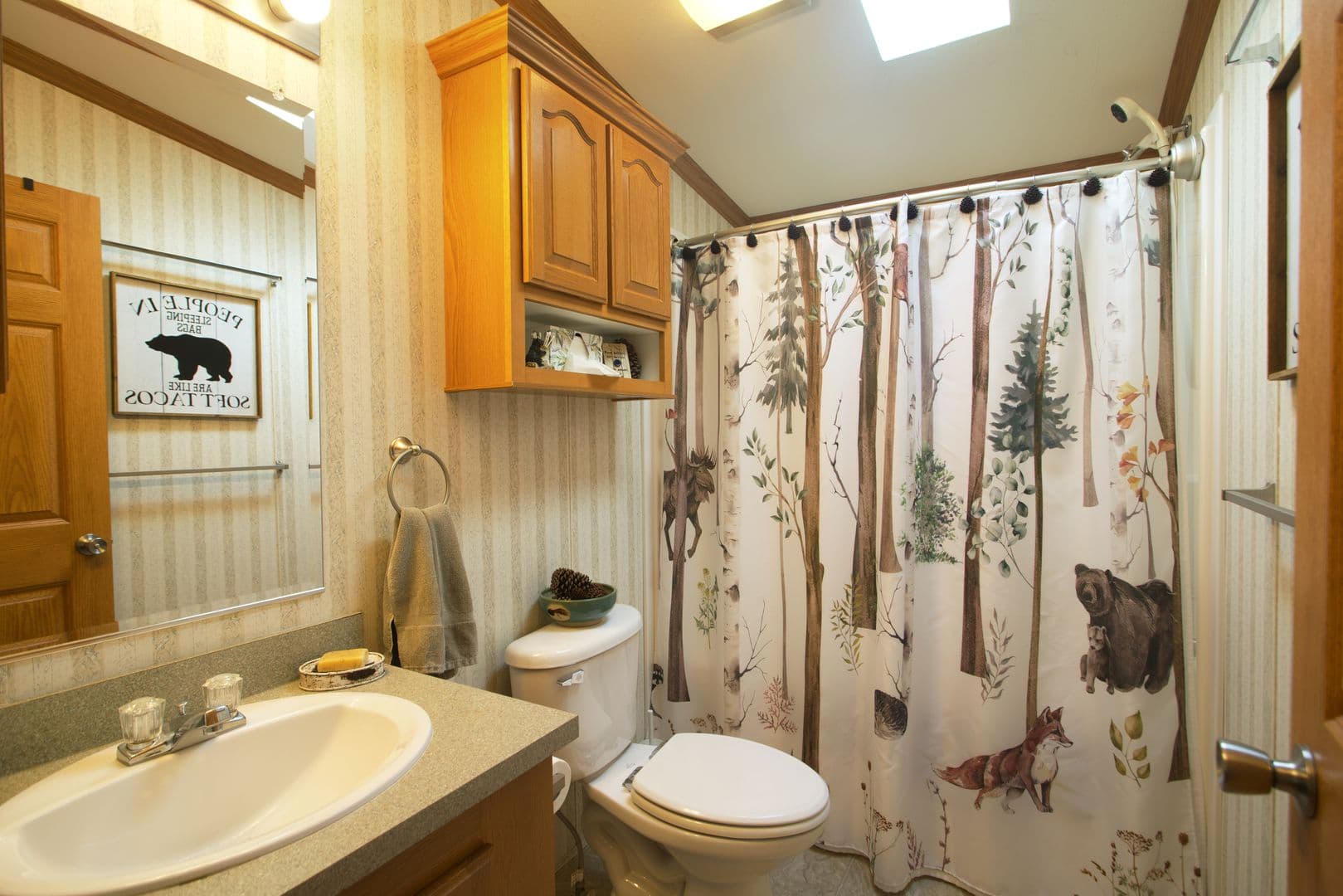 Campton House: 12 Trapper Rd