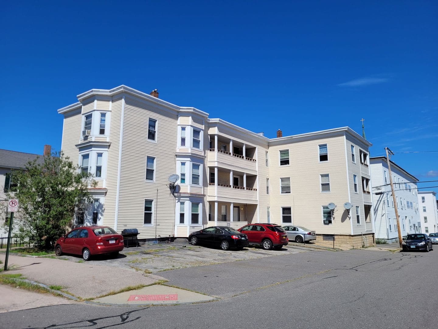 West Manchester Apartment: 355 Rimmon St.