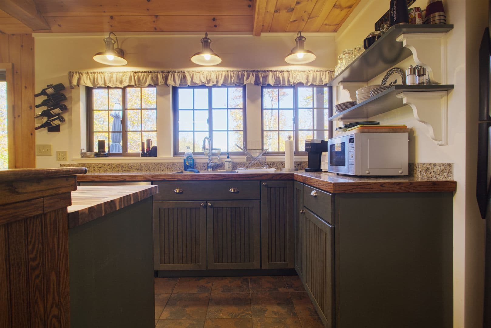 Campton House: 157 Summit Dr