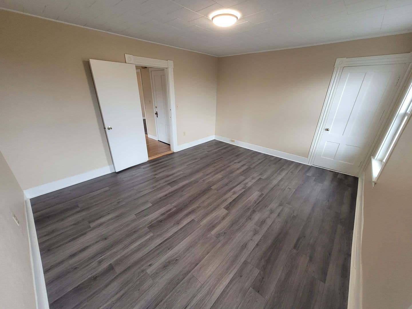 West Manchester Apartment: 276 Notre Dame Ave #3