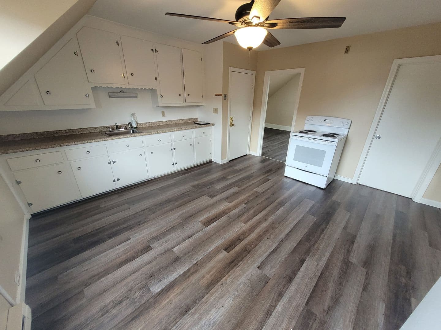 West Manchester Apartment: 276 Notre Dame Ave #3