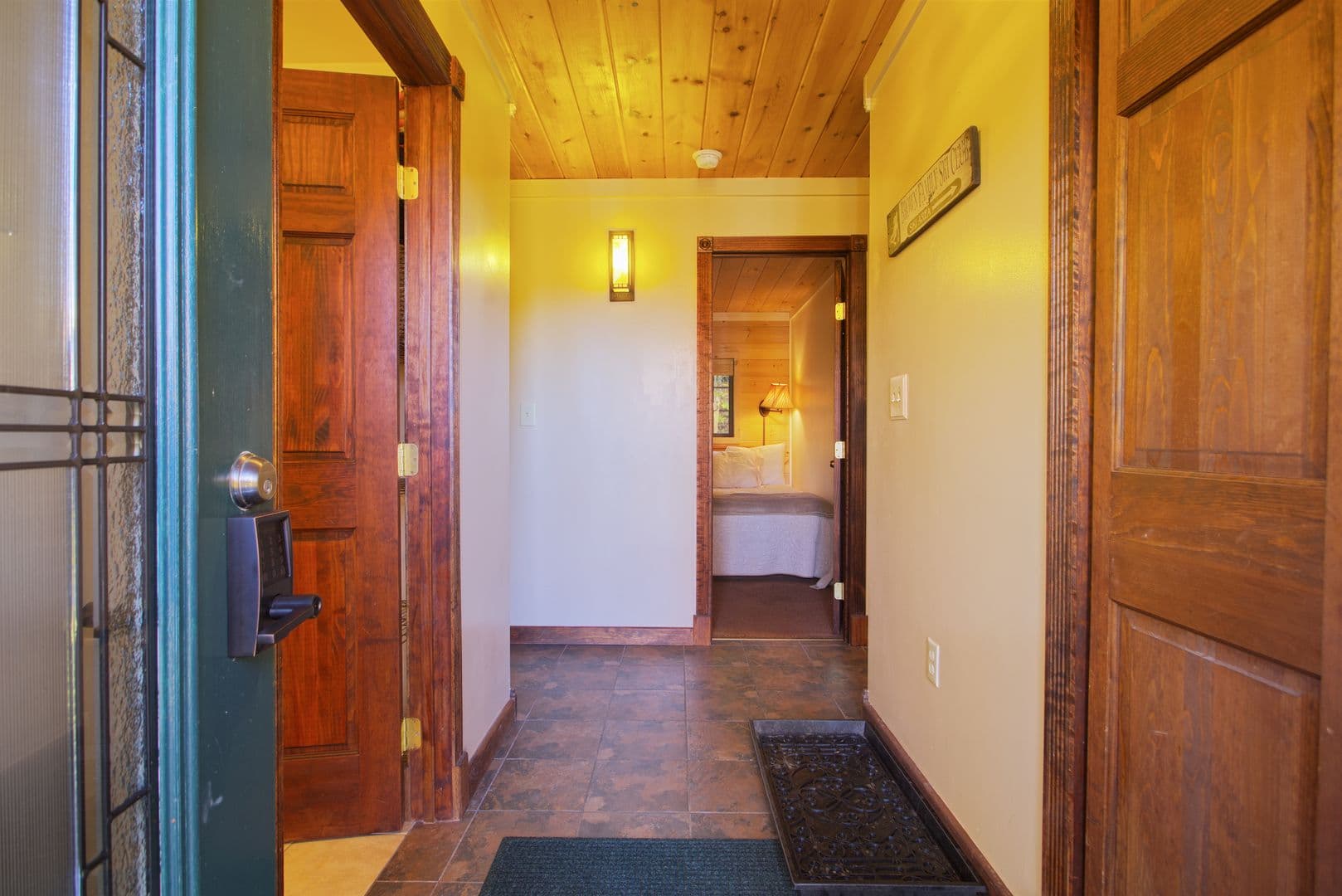 Campton House: 157 Summit Dr