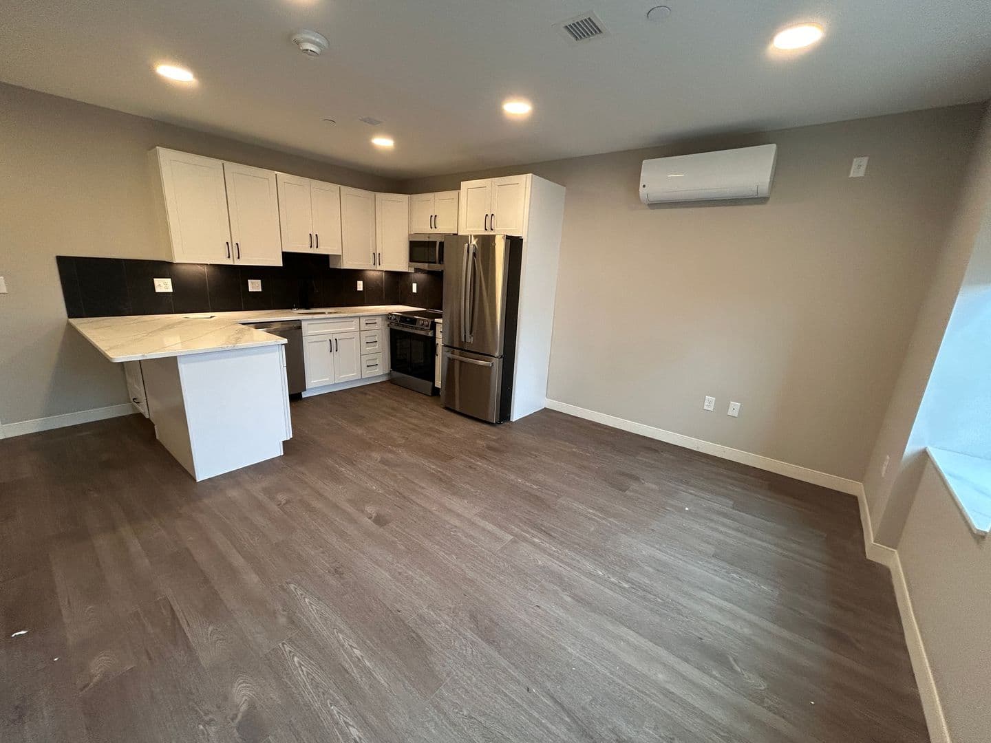 Manchester Apartment: 967 Elm Street