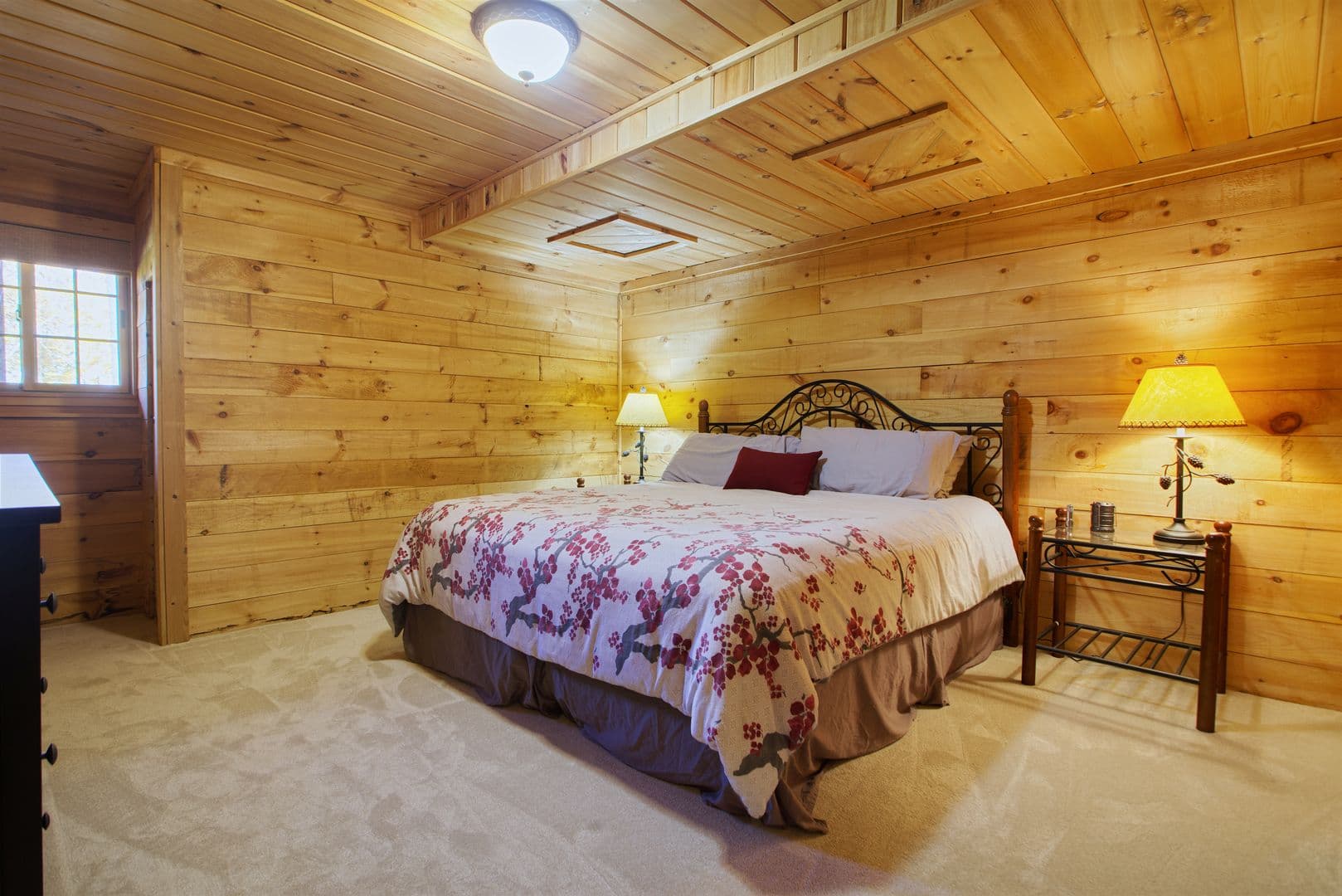 Campton House: 157 Summit Dr