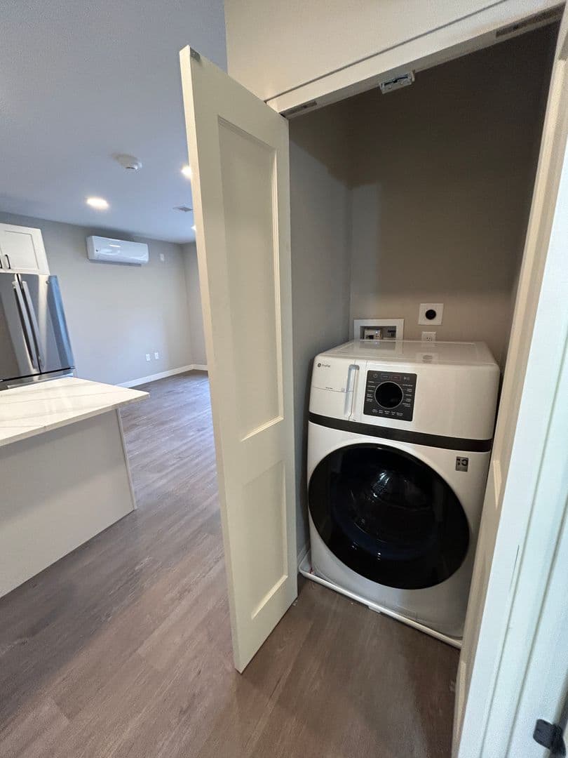 Manchester Apartment: 967 Elm Street