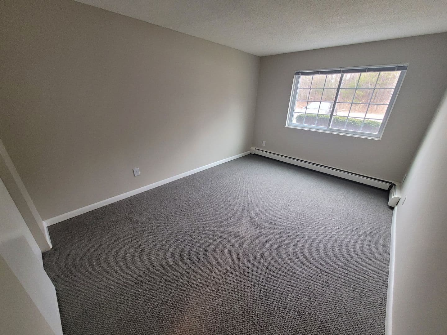 Manchester Condo: 377 Huse Rd. #3