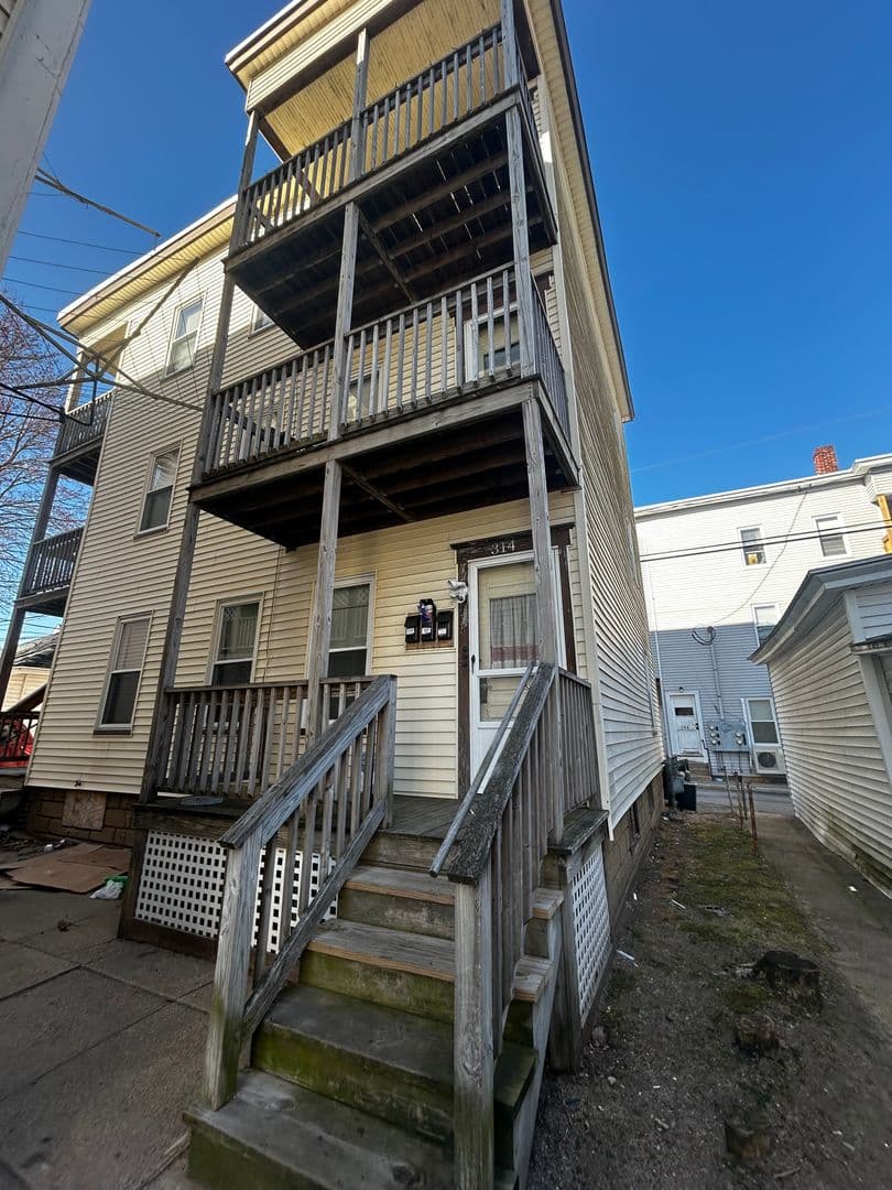 West Manchester Apartment: 314 Cartier St. #1