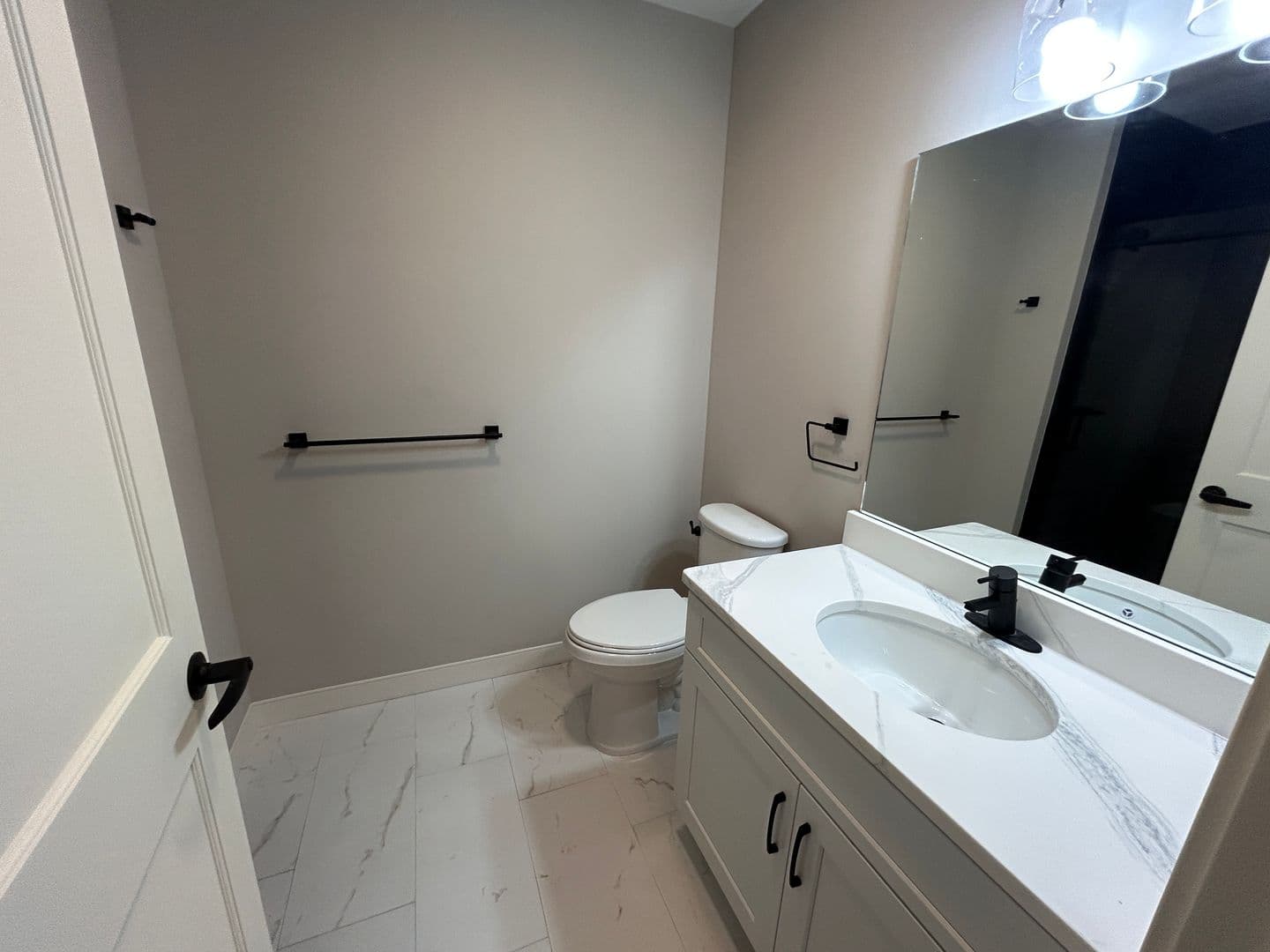 Manchester Apartment: 967 Elm Street