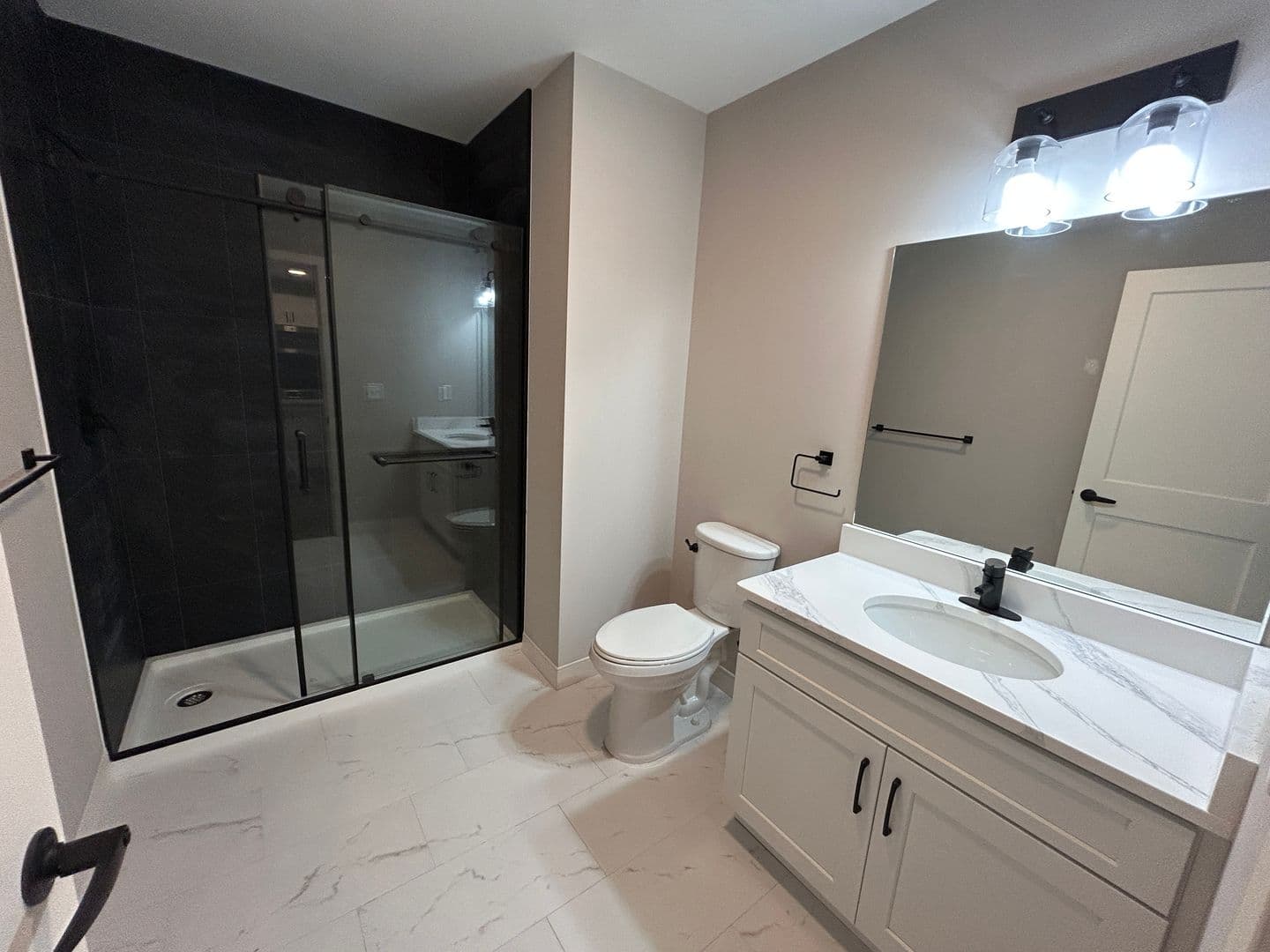 Manchester Apartment: 967 Elm Street