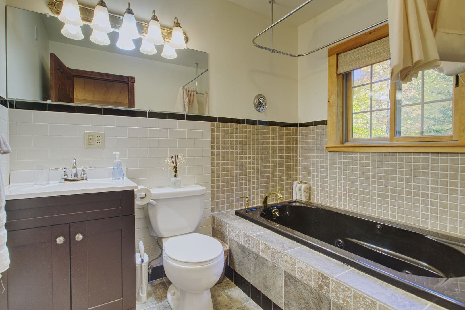 Campton House: 157 Summit Dr