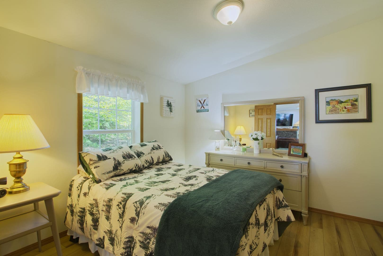 Campton House: 12 Trapper Rd