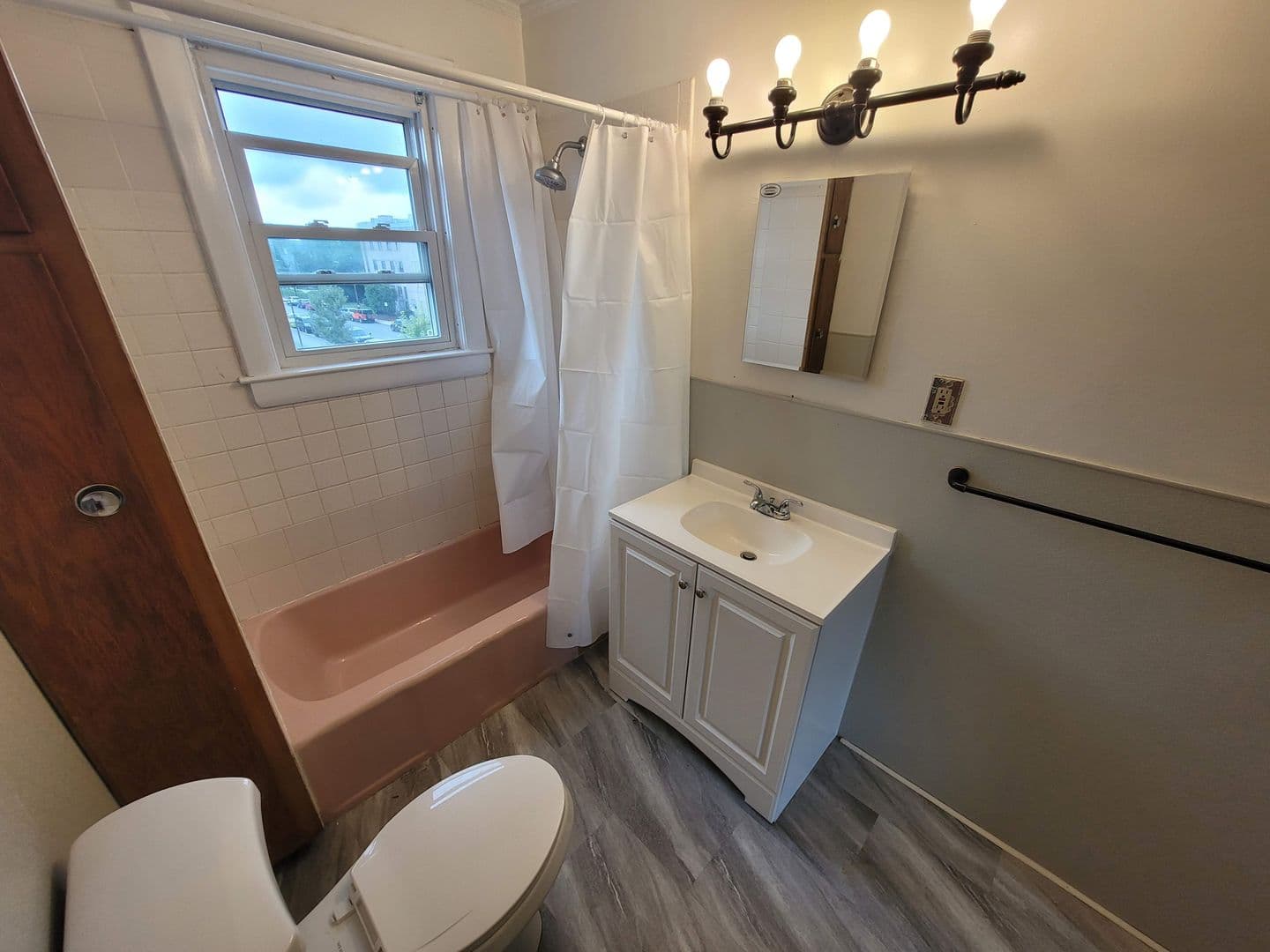 West Manchester Apartment: 276 Notre Dame Ave #3