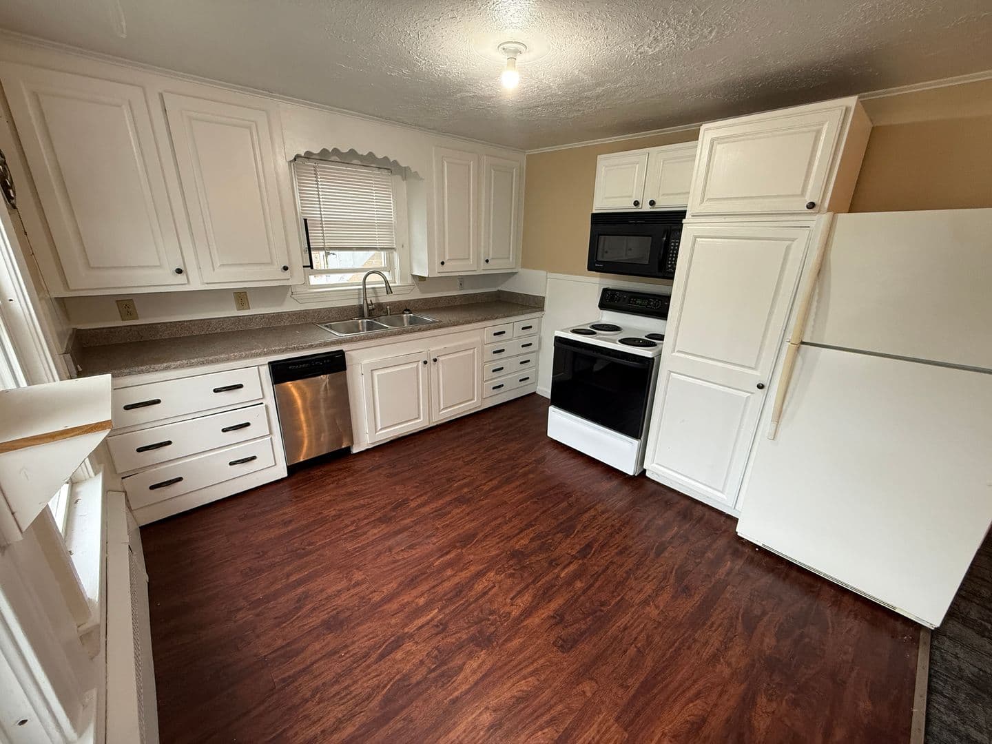 West Manchester Apartment: 276 Notre Dame Ave - 1R