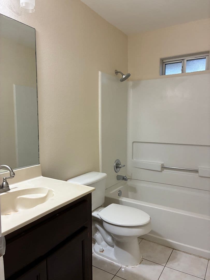 Edinburg House: 3215 Campanario Cir