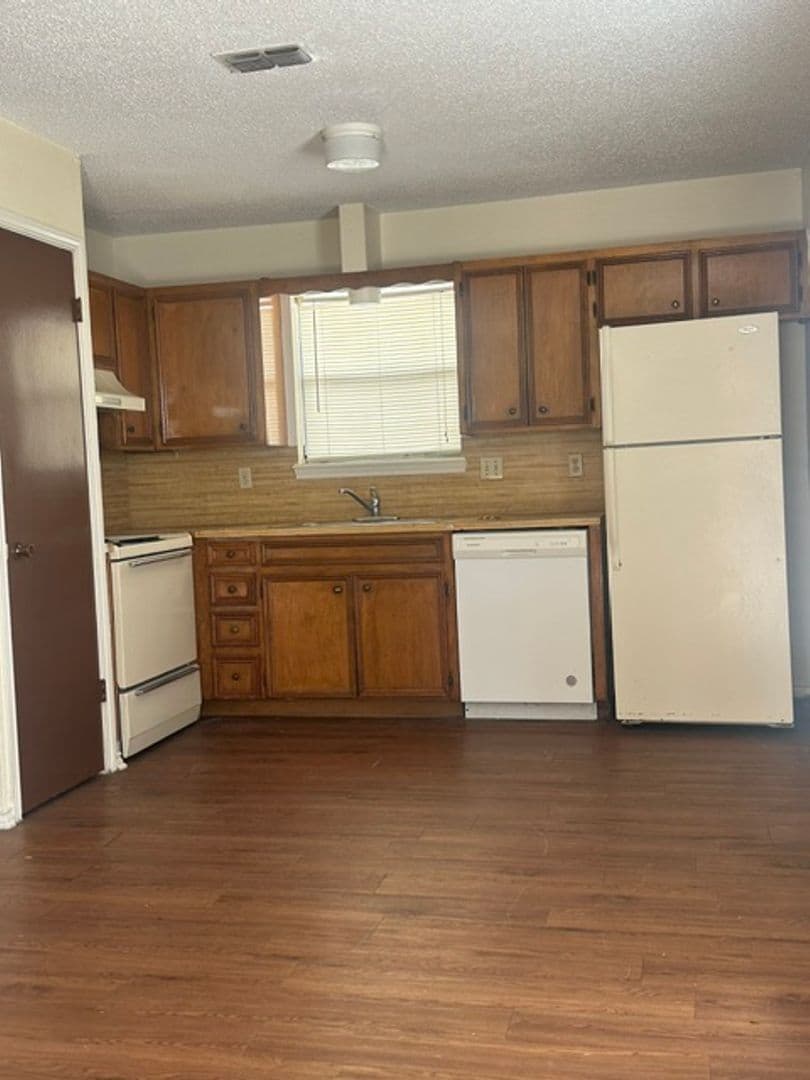 McAllen Apartment: 620 E. Upas Ave.