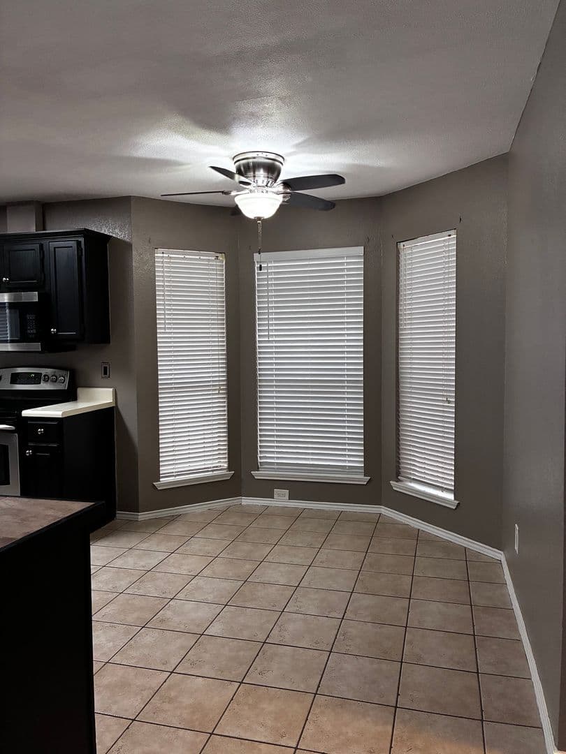 Edinburg House: 2112 Pin Oak Rd