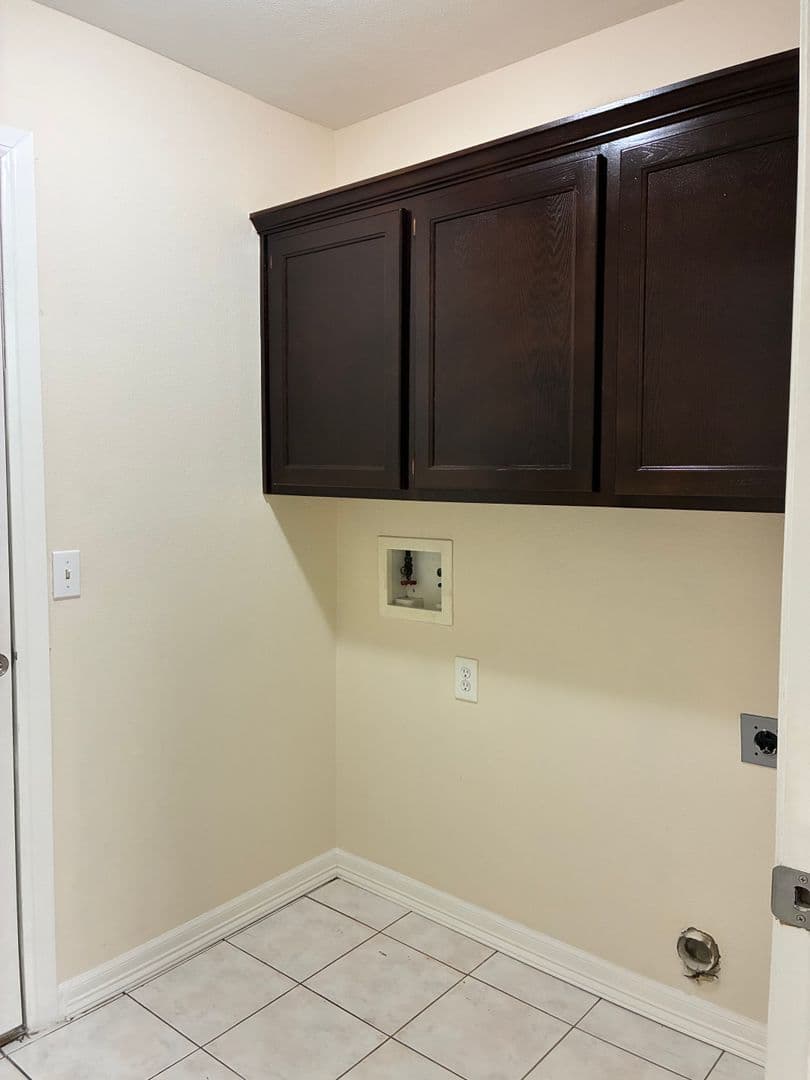 Edinburg House: 3215 Campanario Cir