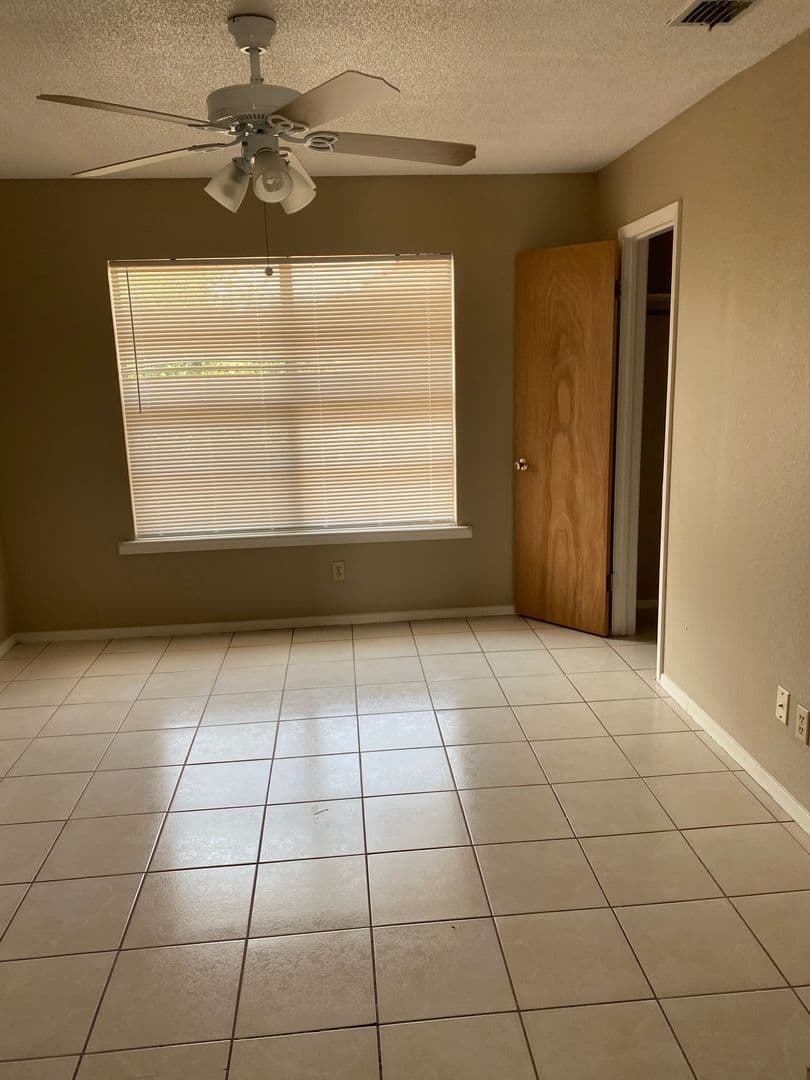 EDINBURG Apartment: 1105 W. Mahl St.