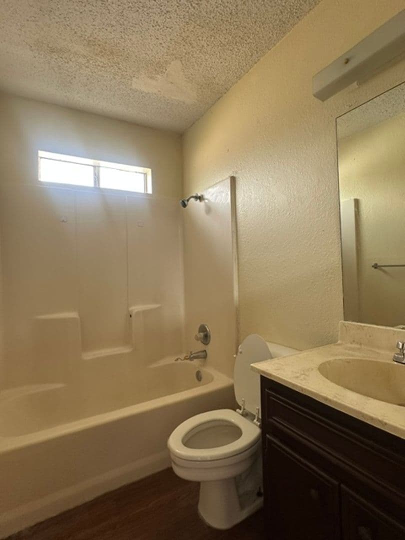 McAllen Apartment: 620 E. Upas Ave.