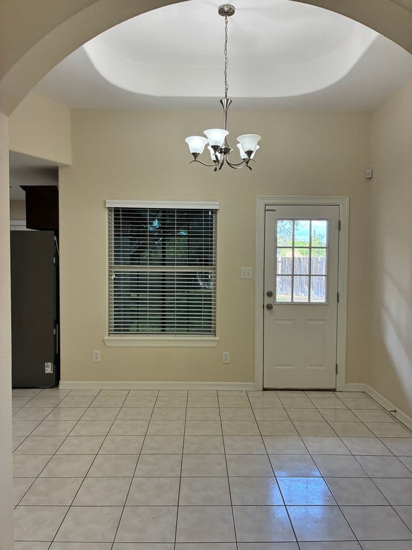 Edinburg House: 3215 Campanario Cir