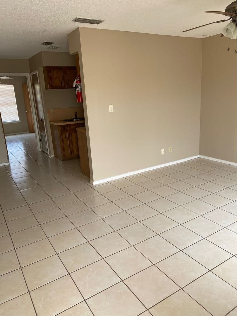 EDINBURG Apartment: 1105 W. Mahl St.