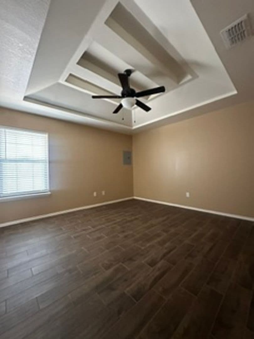 Edinburg Apartment: 1002 Lexington Circle