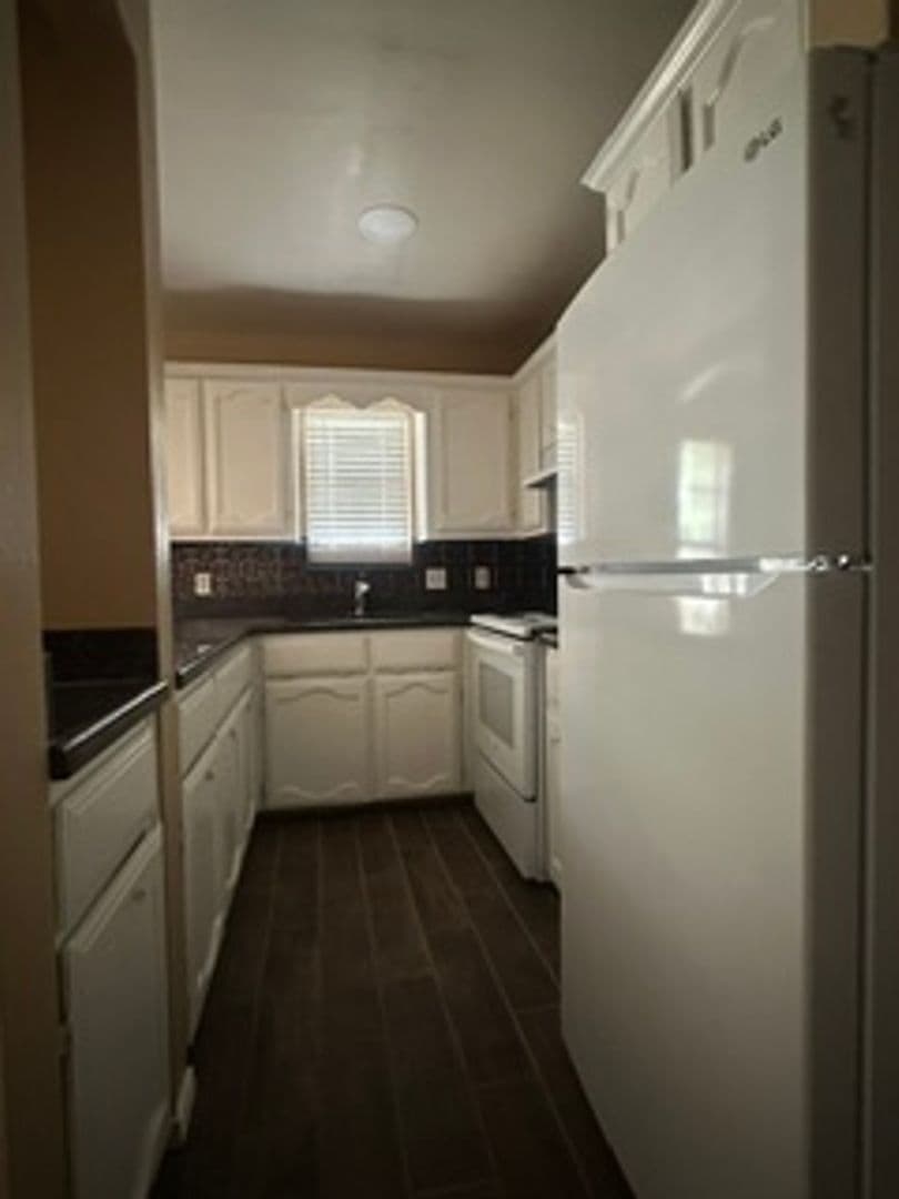 Edinburg Apartment: 1002 Lexington Circle