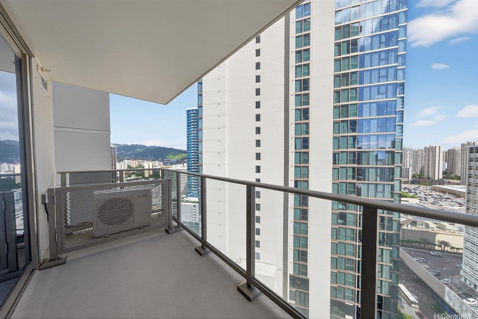 Honolulu House: 1388 Kapiolani Blvd