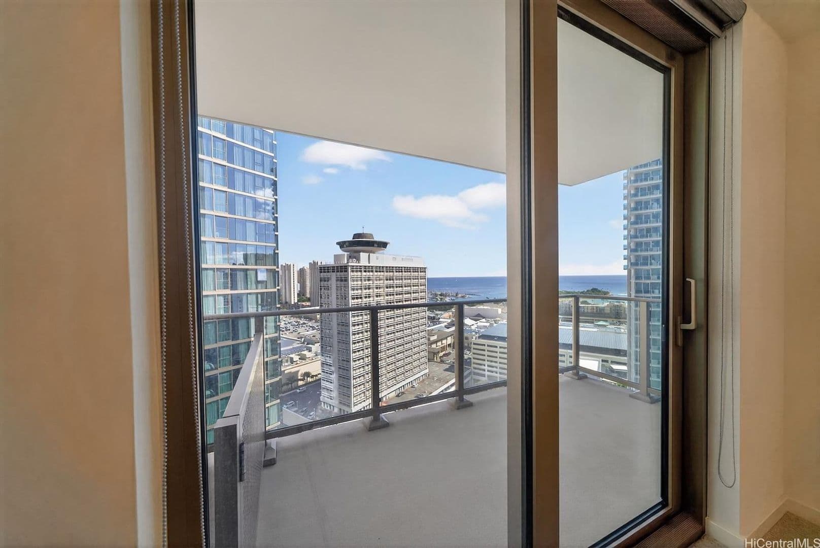 Honolulu House: 1388 Kapiolani Blvd
