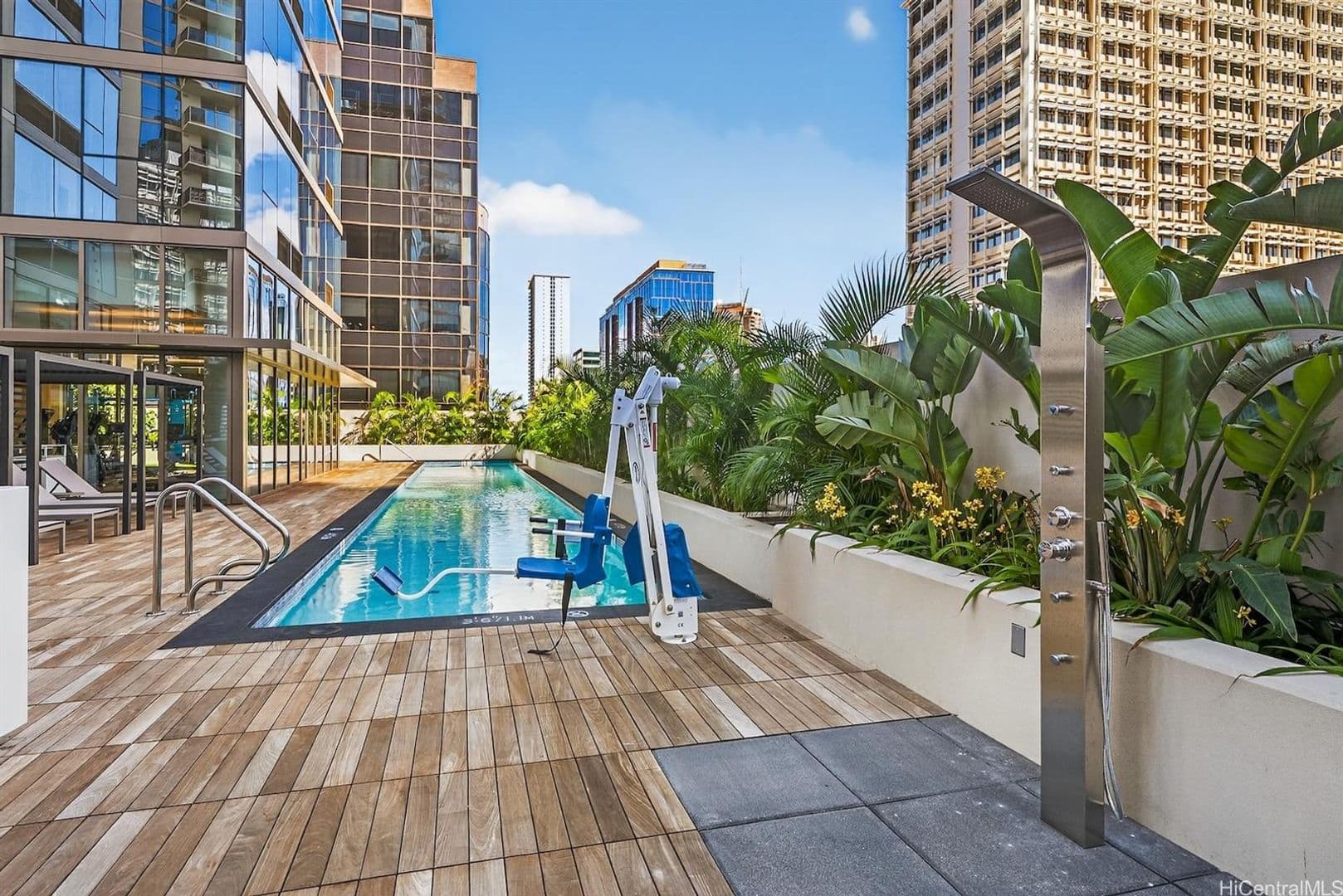 Honolulu House: 1388 Kapiolani Blvd