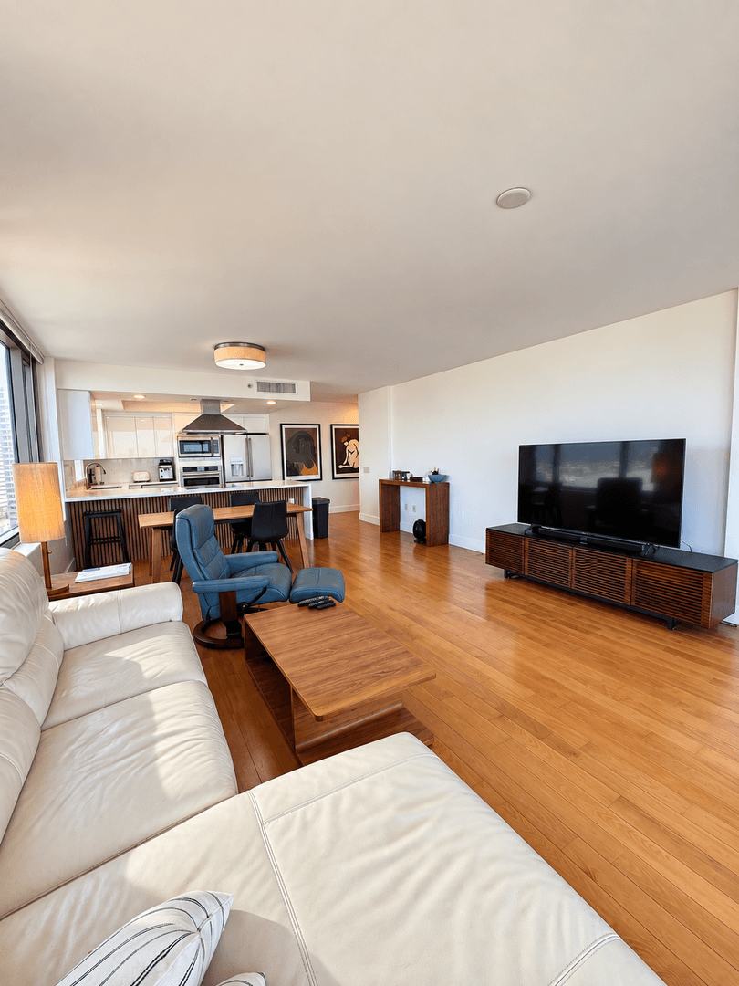 Honolulu House: 1551 Ala Wai Blvd.
