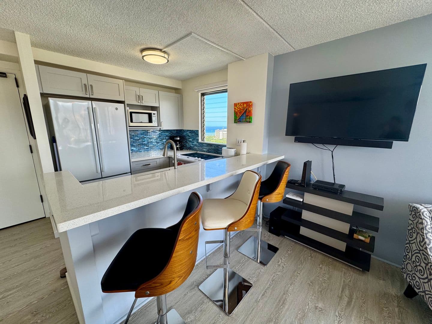 Honolulu House: 2240 Kuhio Ave