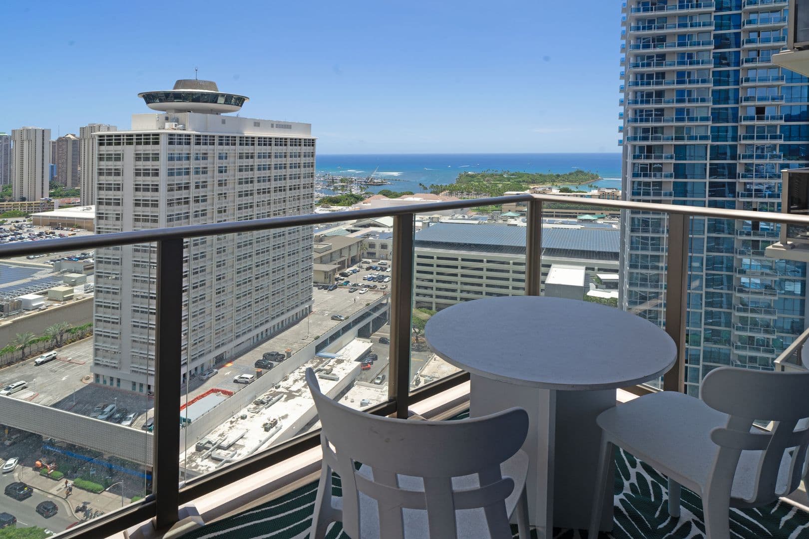 Honolulu House: 1388 Kapiolani Blvd
