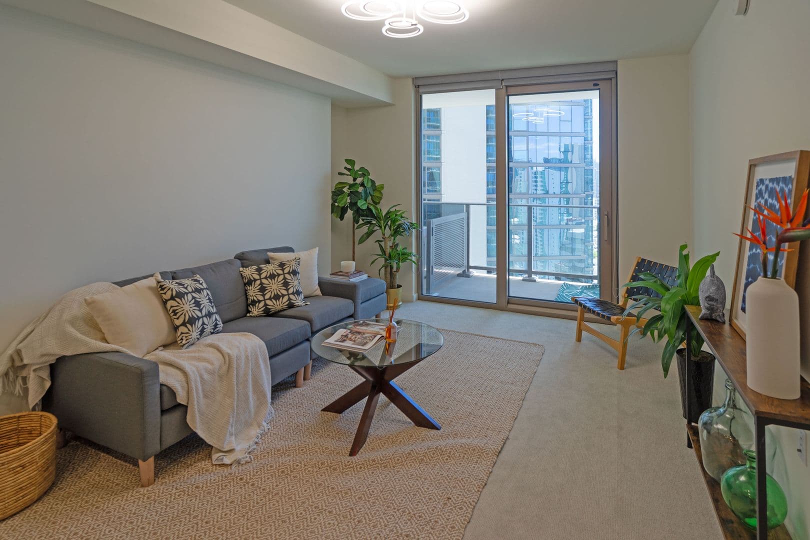 Honolulu House: 1388 Kapiolani Blvd