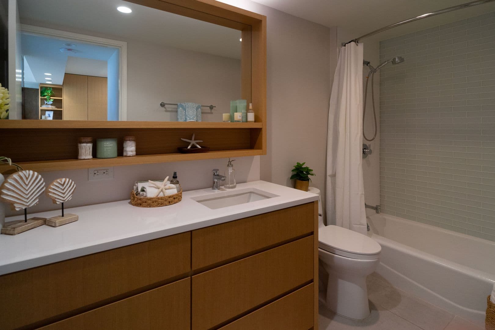 Honolulu House: 1388 Kapiolani Blvd