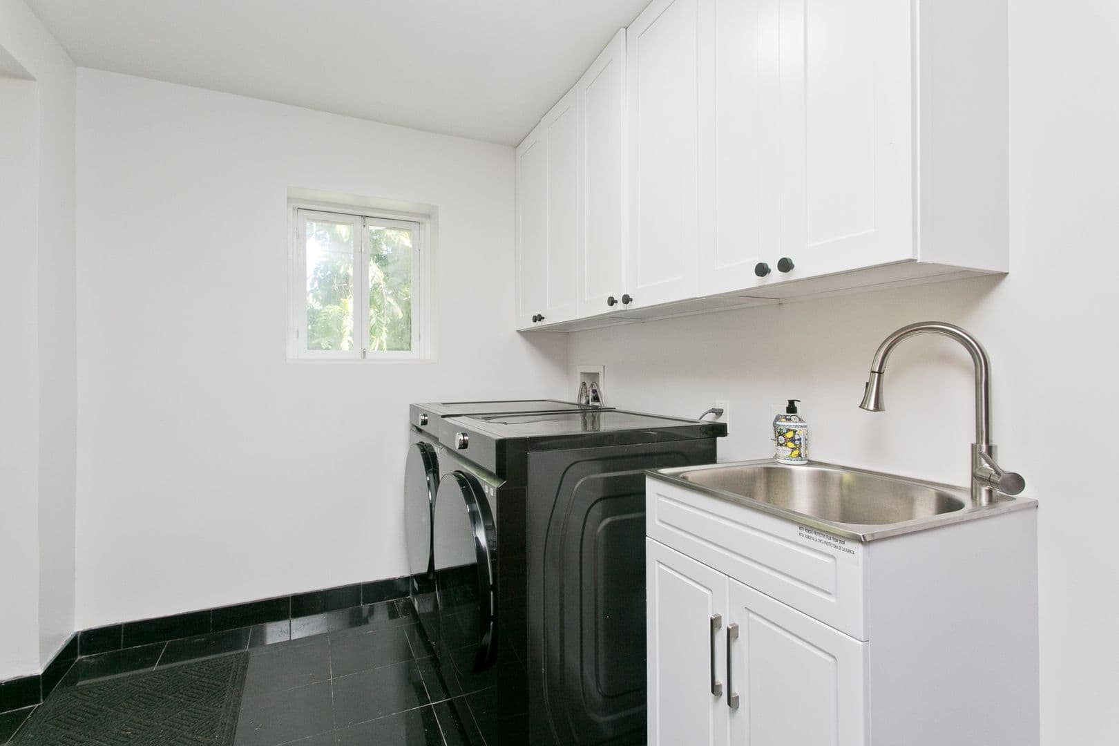 Honolulu House: 3125 Huelani Pl