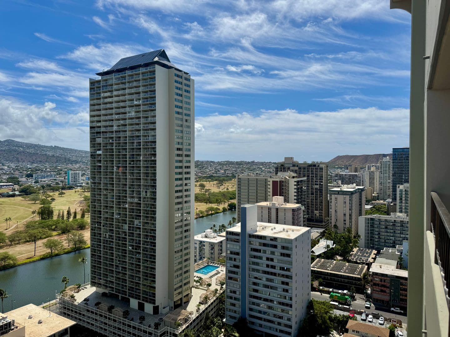 Honolulu House: 2240 Kuhio Ave
