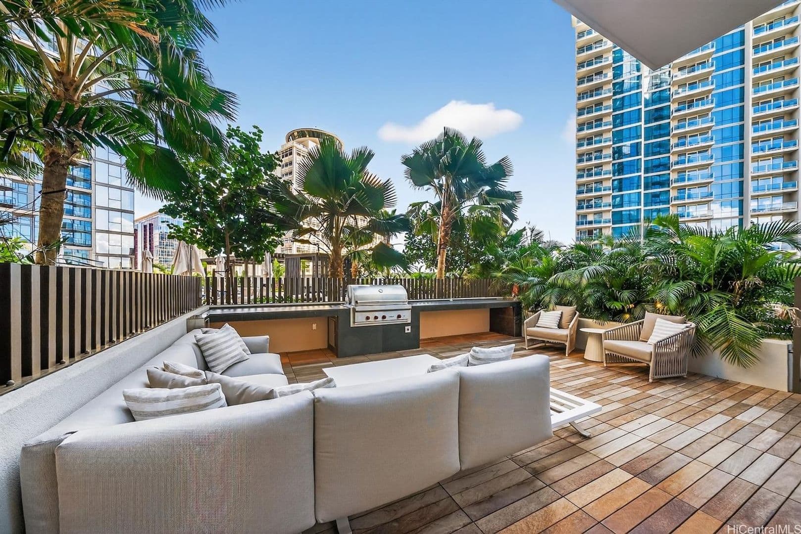 Honolulu House: 1388 Kapiolani Blvd