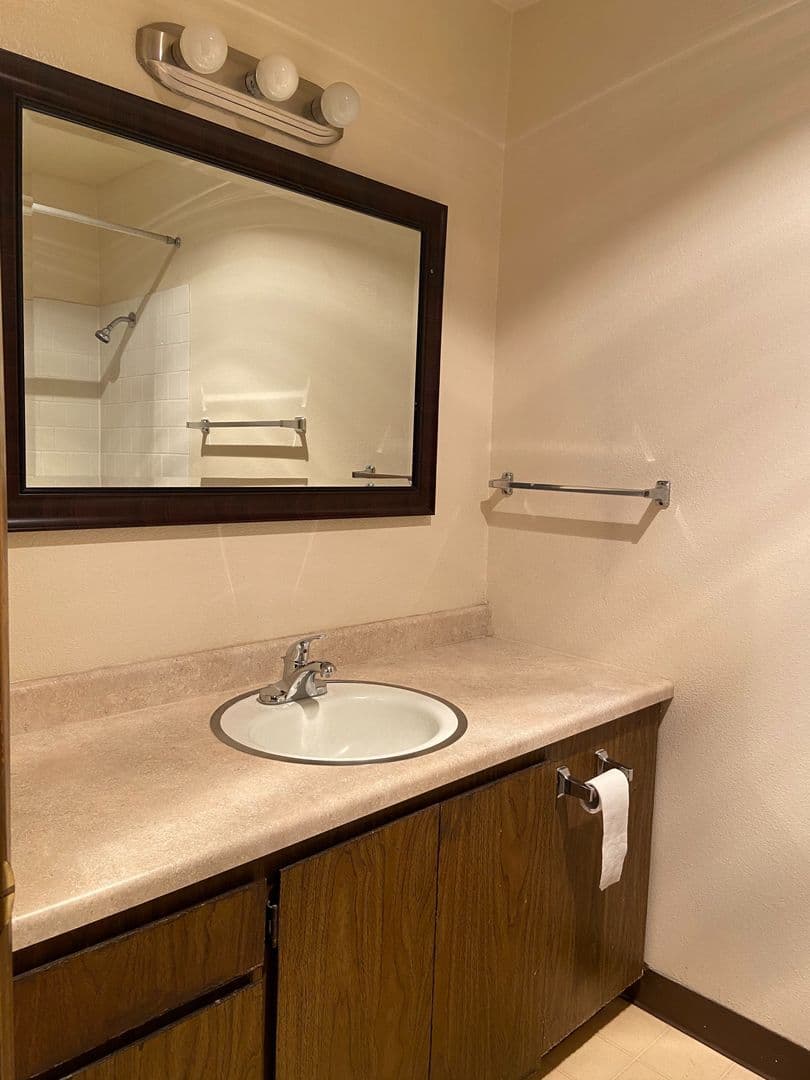 The Dalles Apartment: 2101-2113 W 7th St.