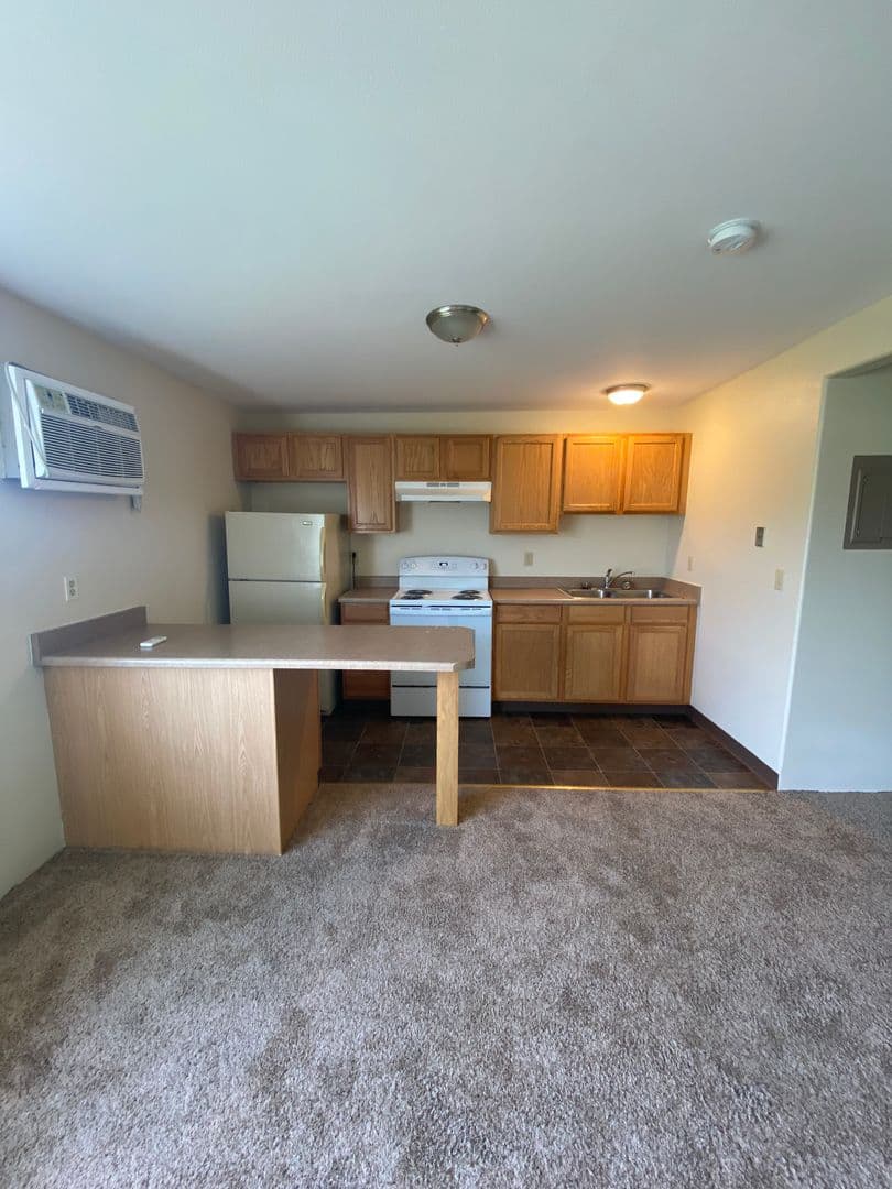 The Dalles Apartment: 2101-2113 W 7th St.