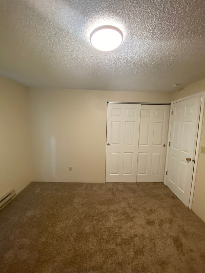 The Dalles Apartment: 1016-1030 W 8th Pl.