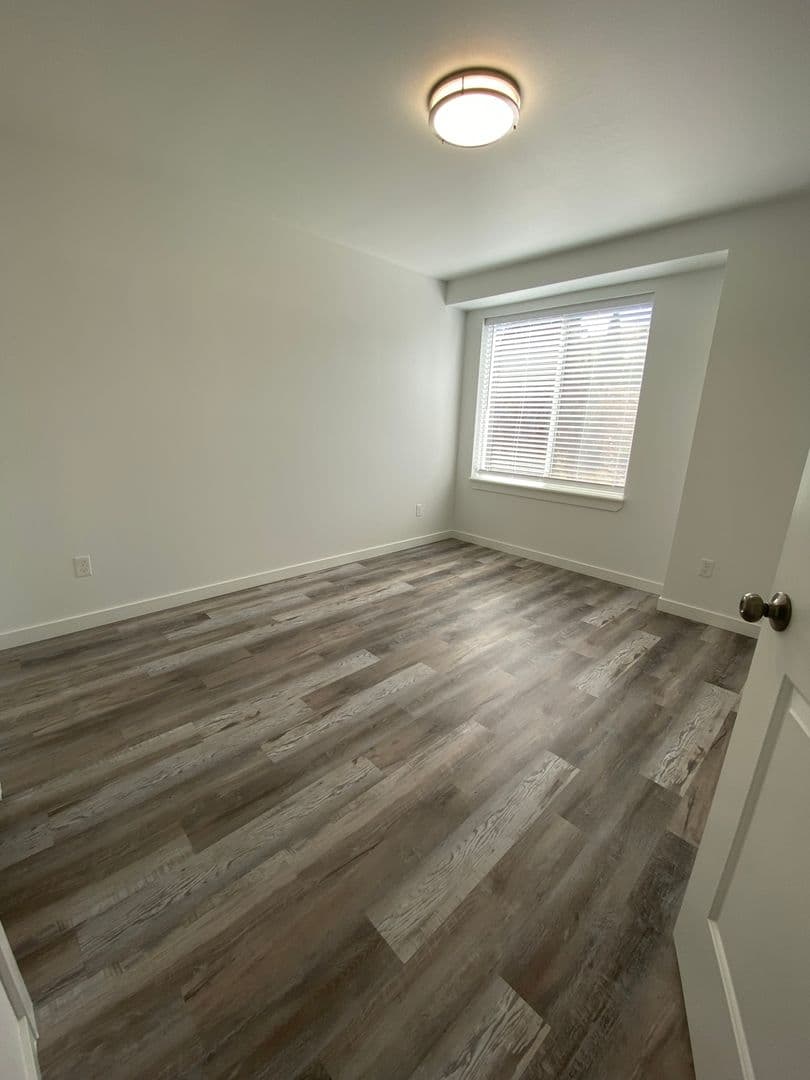 The Dalles Apartment: 2619 E 14th St.